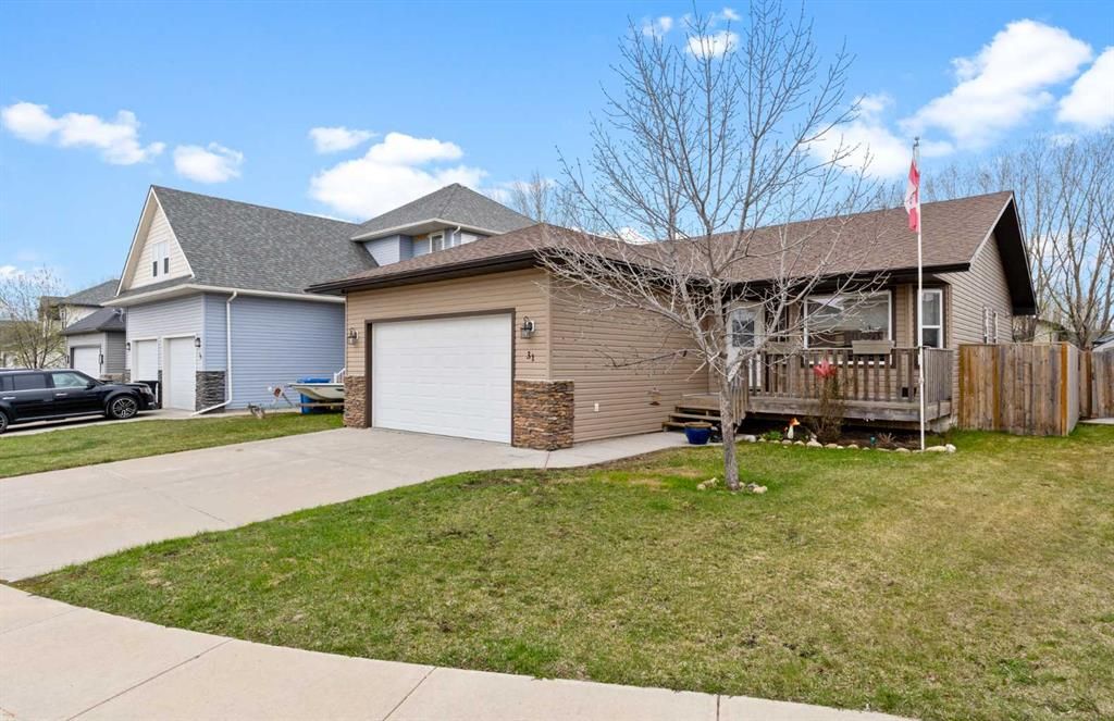 I have sold a property at 31 Mackenzie WAY in Carstairs
